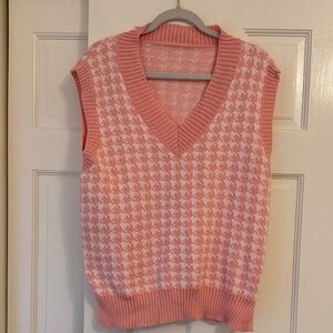 Chic Pink Houndstooth V-Neck Sweater Vest